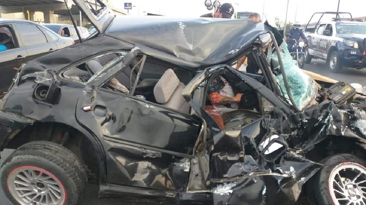 Conductor queda prensado; intento ganar el paso al tren 