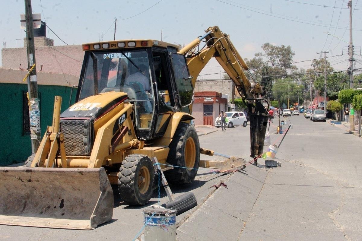 Reparan socavón de más de seis metros de diámetro en Ecatepec 