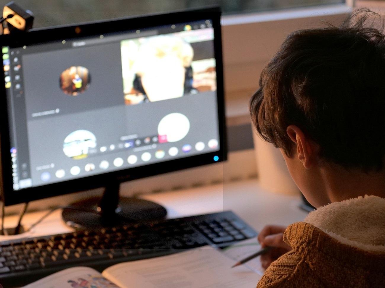 Avanza miopía infantil por uso de dispositivos electrónicos