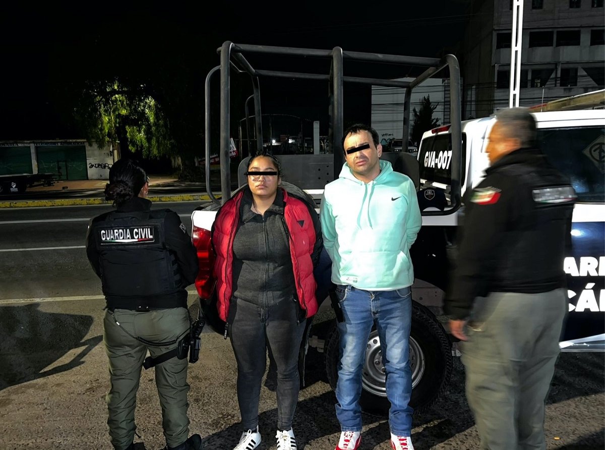 Detienen a pareja que transportaba 26 paquetes con aparente droga