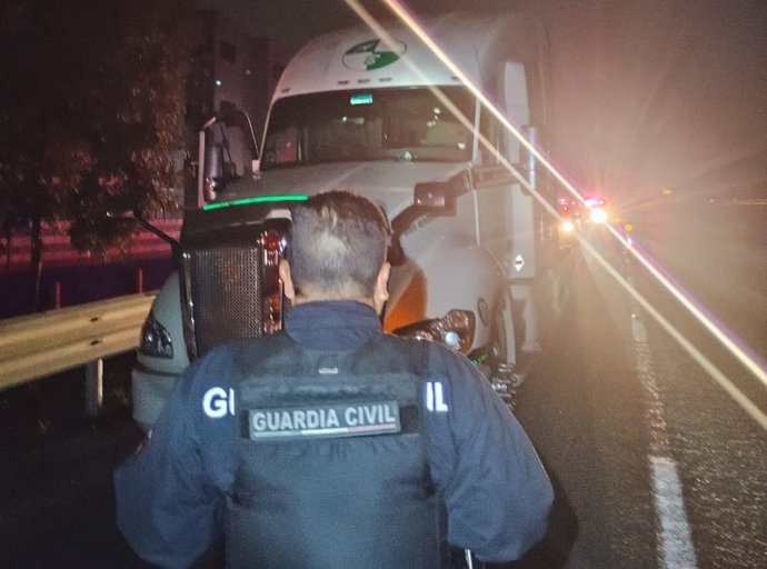 Rápida Acción de la Guardia Civil Tecámac: Recuperan Camión que Transportaba Refacciones 