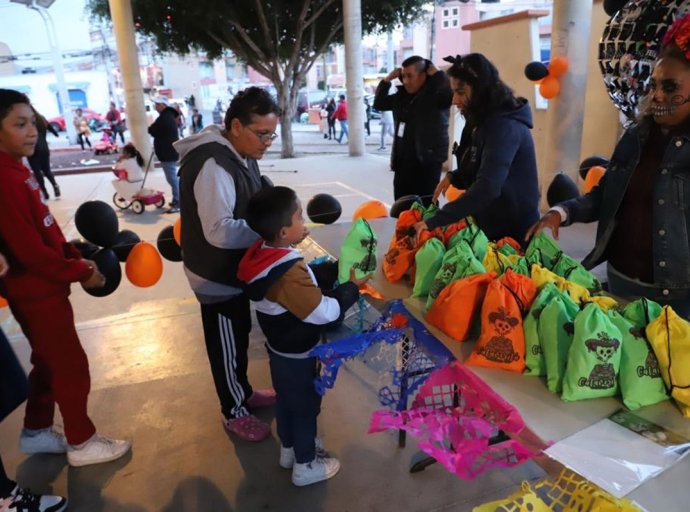 Tecámac Celebra el Día de Muertos con la Tradicional Entrega de 'Calaveritas'