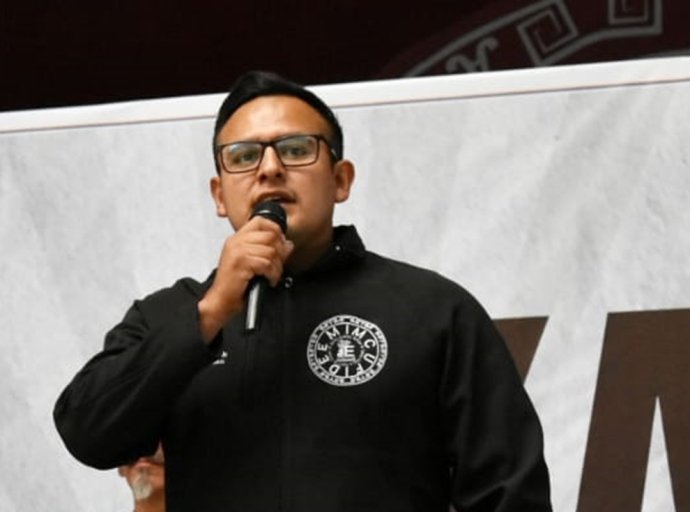 Renuncia del Director del IMCUFIDEEM de Ecatepec para Buscar Candidatura Política