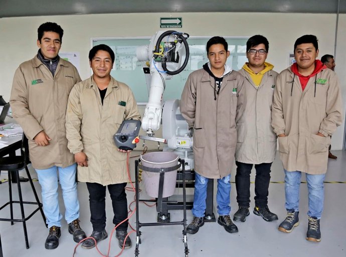 Éxito Internacional: Estudiante de la UTVT Lidera Equipo Mexicano en Encuentro de Robótica en Ecuador