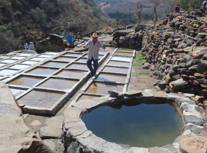 El Proceso Artesanal de Producción de Sal en San Miguel Ixtapan