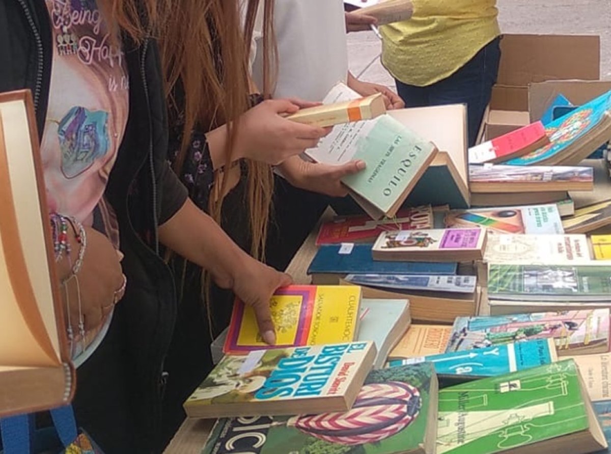 Estímulo a la lectura en Tecámac: &quot;Tendedero de libros&quot; promueve el hábito de leer