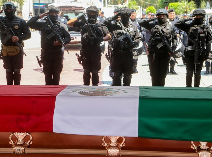 Ecatepec Rinde Homenaje a Oficial Fallecido en Cumplimiento de su Deber