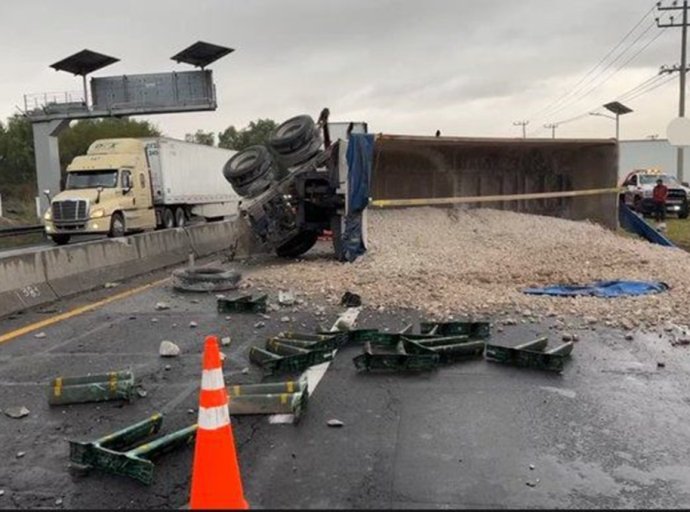Accidente en el Km. 32 del Circuito Exterior Mexiquense genera caos vehicular