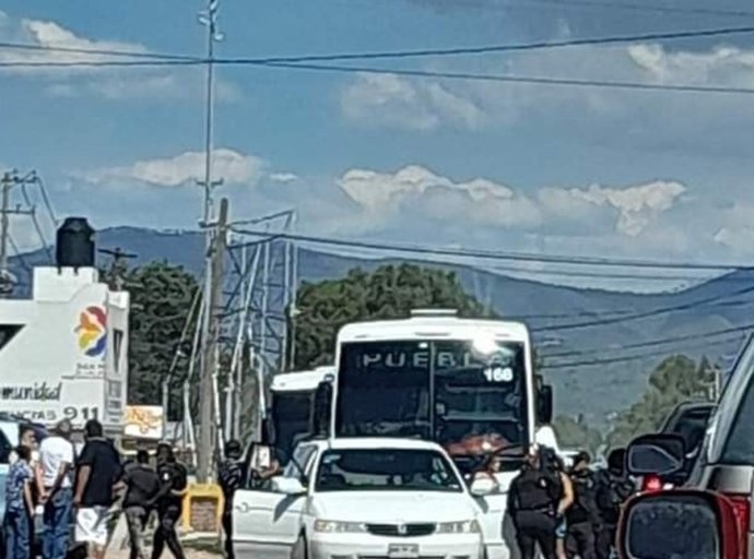 Detienen a dos presuntos asaltantes en autobús de la empresa Teotihuacán