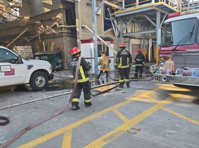 Cuatro lesionados tras explosión en fábrica de químicos en San Jerónimo Tepetlacalco