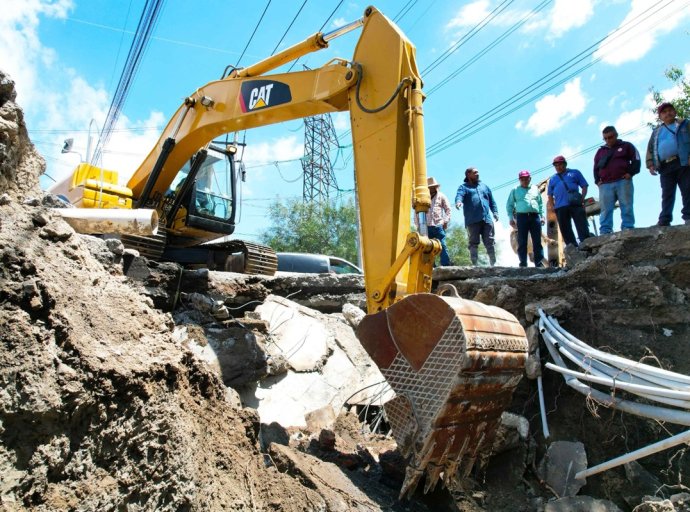 Comienzan trabajos para subsanar socavón en Ecatepec