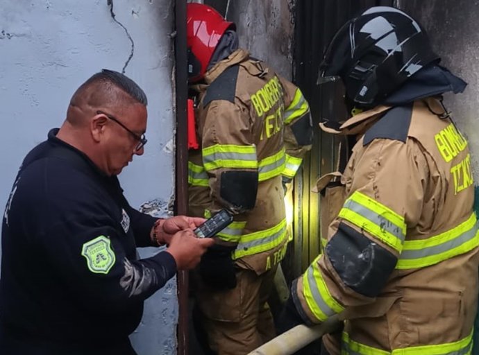 Incendio en Agencia Automotriz de Texcoco es Controlado por Bomberos