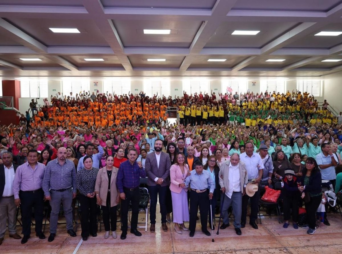 Homenaje en Tecámac a abuelitos de más de 100 años por su legado