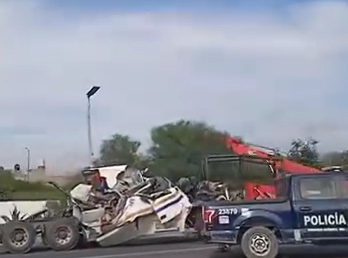 Tráiler se queda sin frenos y provoca fatal accidente en Ecatepec