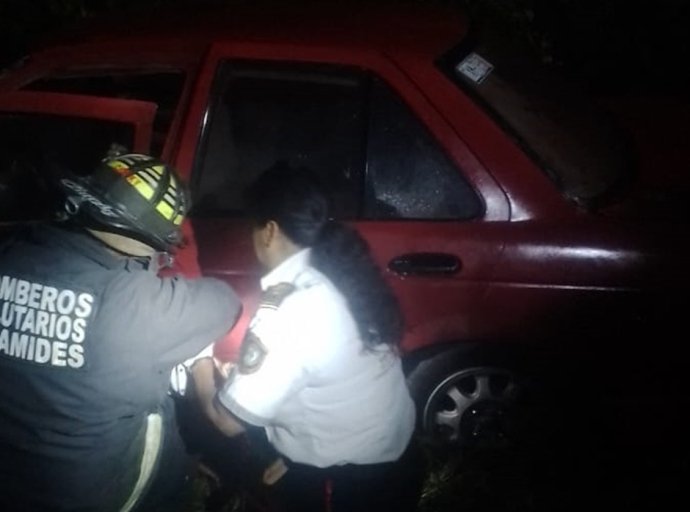 Accidente entre tren y vehículo en San Martín de las Pirámides deja dos heridos