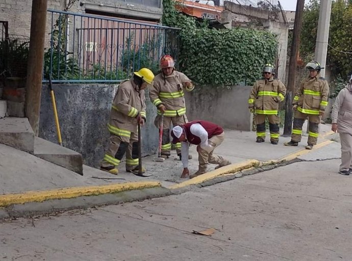 Emergencia en Tultitlán: Detectan toma clandestina y fuga de hidrocarburo
