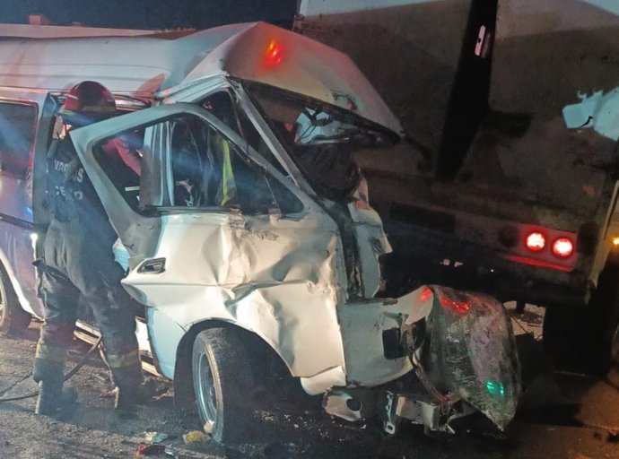 Choque múltiple en Tlalnepantla deja dos lesionados y cierre vial