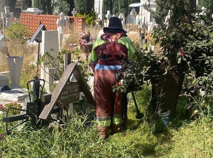 Preparativos en Tecámac para el Día de Muertos: Limpieza en Panteones Municipales
