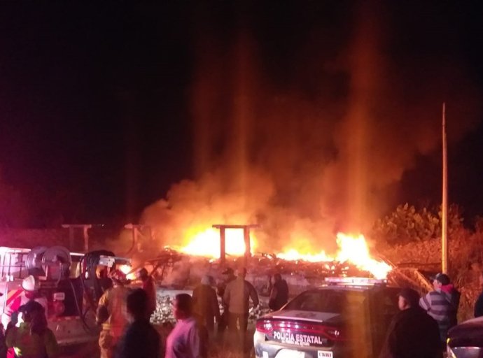 Tragedia en Santiago Tepetitlán: Explosión en polvorín deja dos muertos y dos heridos