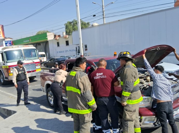 Pirotecnia transportada en vehículo detona en Tecámac: no hay heridos graves