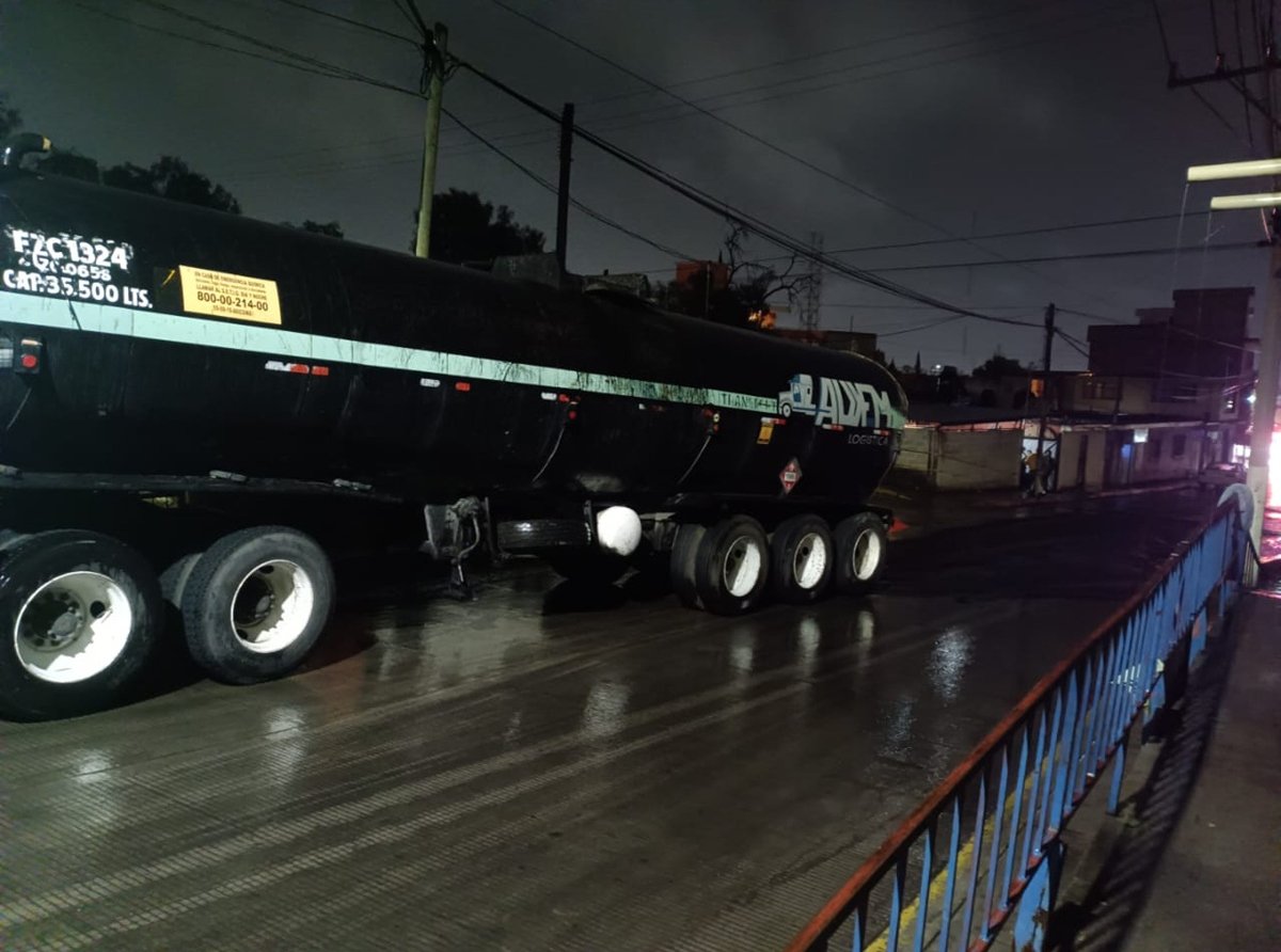 Emergencias en Ecatepec: derrame de asfalto y accidente en Línea 1 del Mexibús