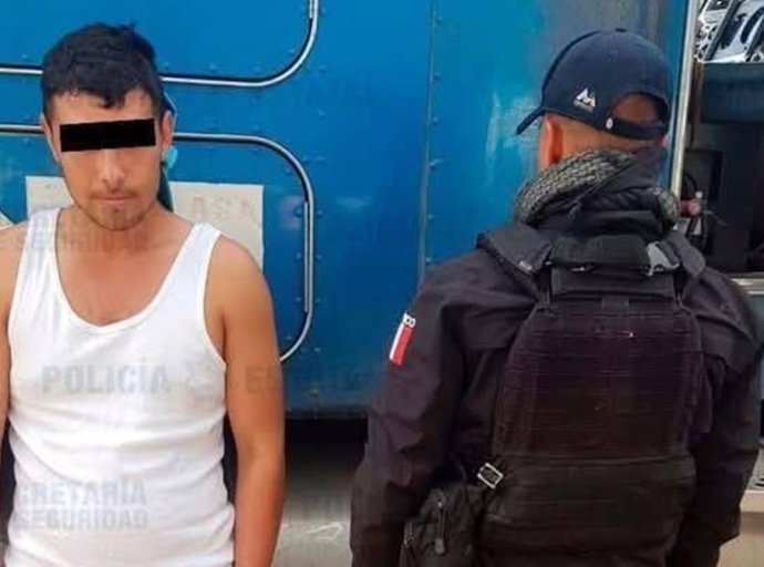 Aseguran en Axapusco a conductor por posible consumo de drogas