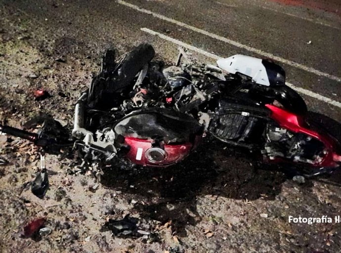 Derrapan motociclistas y mueren atropellados por un tráiler en Axapusco