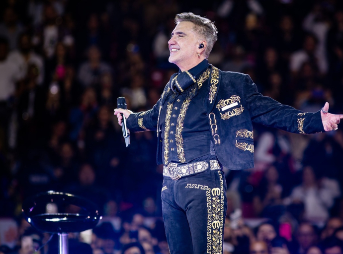 De padre a hijo: Alejandro Fernández lleva el legado de Vicente Fernández a nuevos escenarios