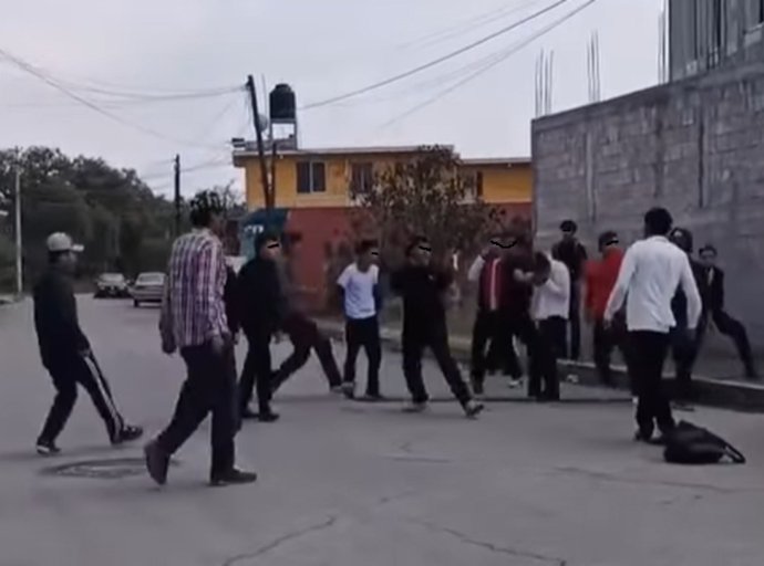 Presunto disparo de arma de fuego en pelea cerca de la Preparatoria Número 19 en San Martín de las Pirámides