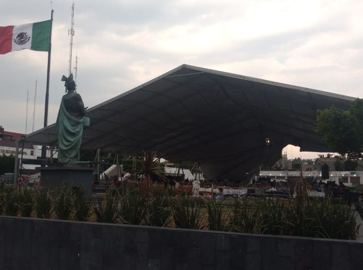 Suspenden Feria del Libro de Nezahualcóyotl tras caída parcial de estructura; hay cinco lesionados