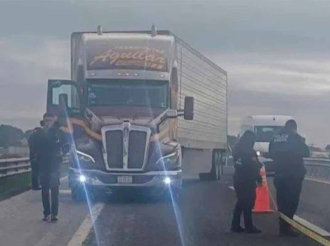 Muere trailero tras presunto asalto en la México-Tuxpan