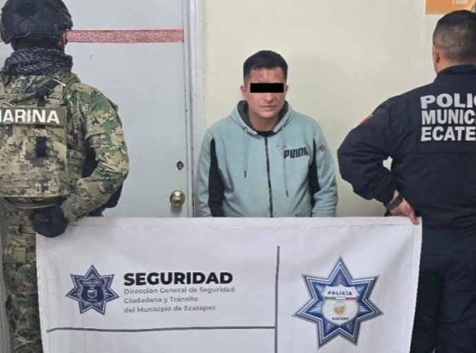 Policía municipal captura a presunto ladrón armado en Xalostoc