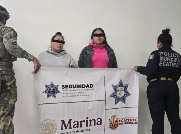 Aseguran a dos mujeres por extorsión en Ecatepec