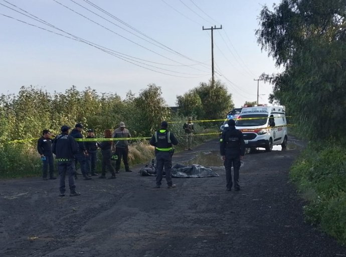 Hallan a dos hombres sin vida en camino de terracería en Temamatla