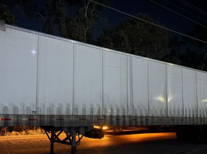 Policías del Edoméx recuperan caja seca robada en Teoloyucan