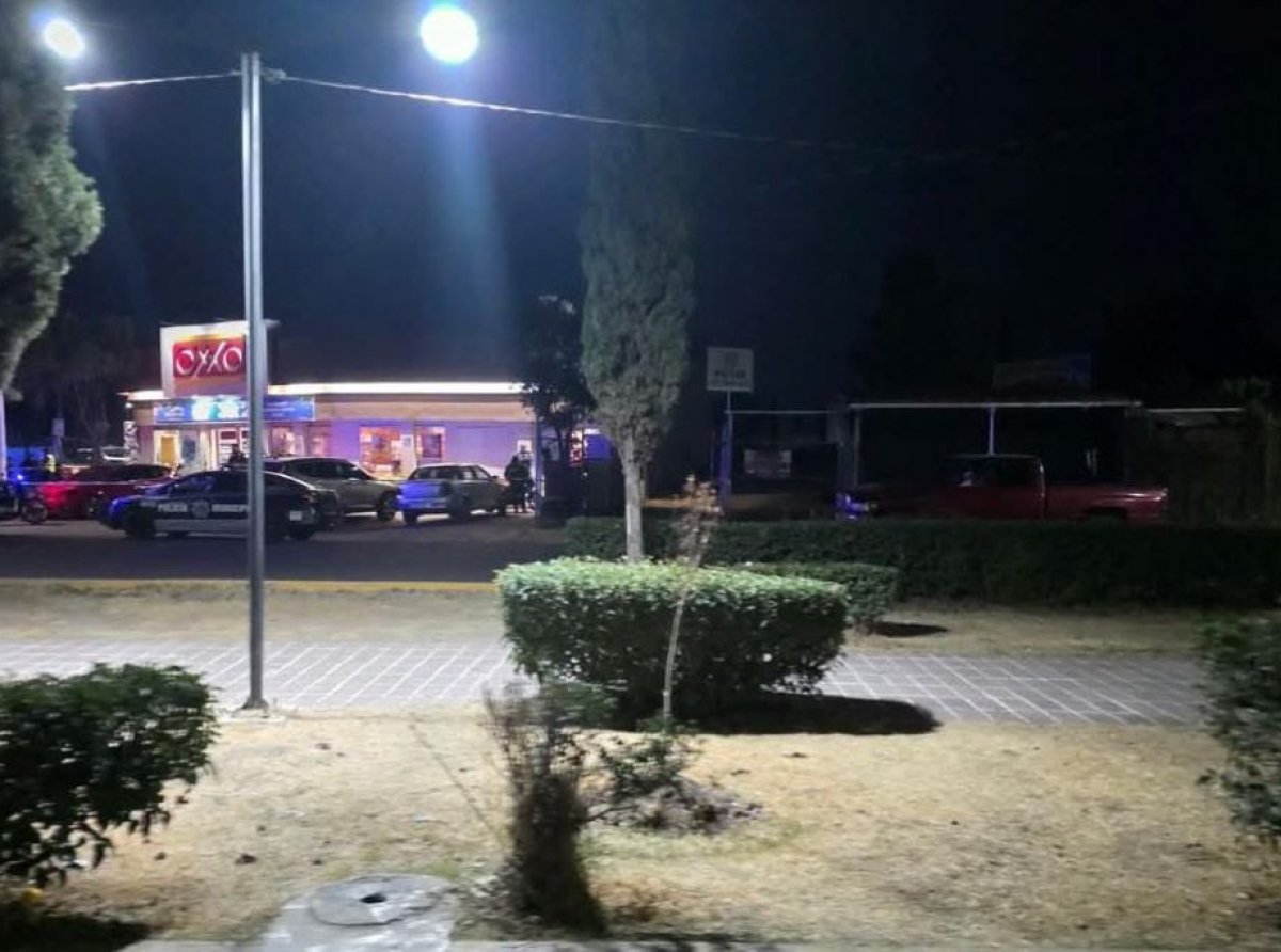 Asesinan a hombre dentro de OXXO en San Martín de las Pirámides