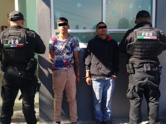 Aseguran a dos presuntos narcomenudistas en Ecatepec